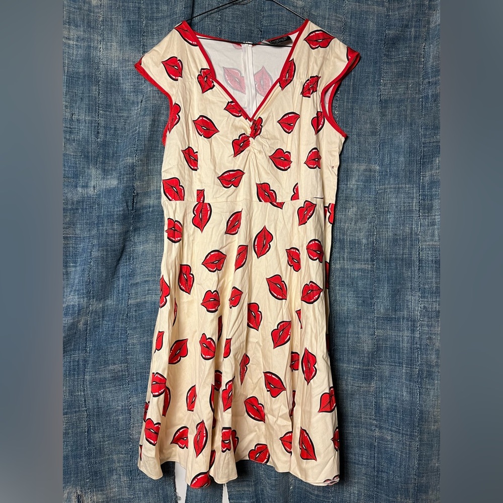 Cute & Kitschy Lip Print Dress 1X